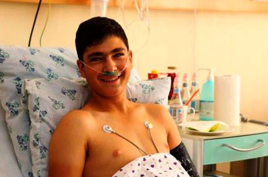 Վարդենիսում հակառակորդի ԱԹՍ-ի հարվածից տուժած 14-ամյա Նարեկի վիճակը կայունացել է