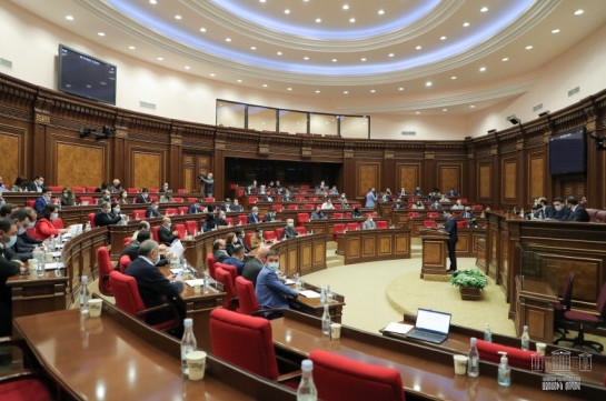 Парламент Армении принял в первом чтении законопроект о налоговых льготах в период военного положения