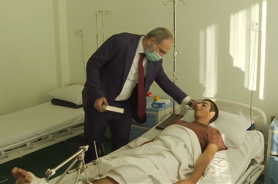 Armenia’s PM visits soldiers wounded on frontline (video)
