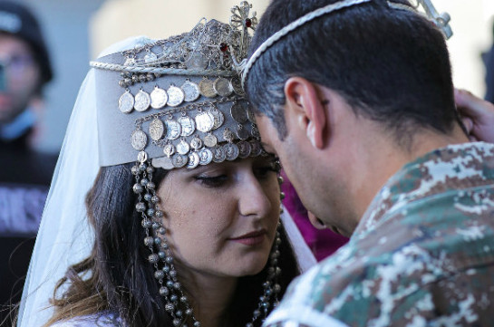 Wedding in shelled St. Ghazanchetsots church in Karabakh's Shushi (video, photos)