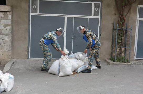 Группы саперов проводят работы по очистке Степанакерта и прилегающих территорий от неразорвавшихся снарядов