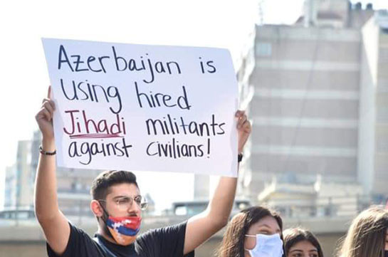 В Бейруте прошла акция в знак протеста против боевых действий в Карабахе