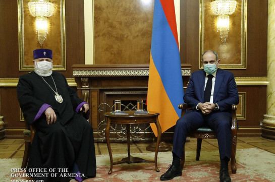 Премьер-министр провел встречу с Католикосом Всех Армян Гарегином Вторым
