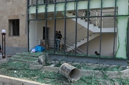 Азербайджан нанес удары по мирным населенным пунктам в Карабахе (Видео)