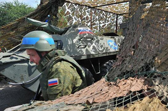 В Кремле отказались говорить о возможности введения российских миротворцев в Карабах