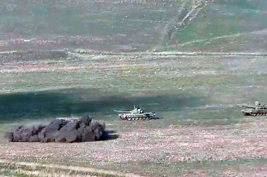 На южном направлении подбиты три азербайджанских танка, перешедших в наступление – Минобороны Армении