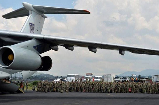 Первые пять самолетов с российскими миротворцами вылетели в Карабах - Минобороны РФ