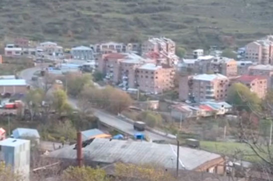 Автоколонна с российскими миротворцами выехала из Гориса в Карабах (Видео)