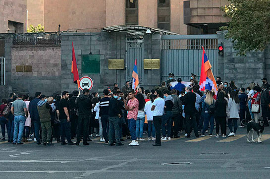 Посольство Армении в России не будет усиливать охрану
