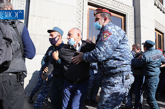 Полиция Армении задержала 135 участников митинга, 70 человек уже освобождены