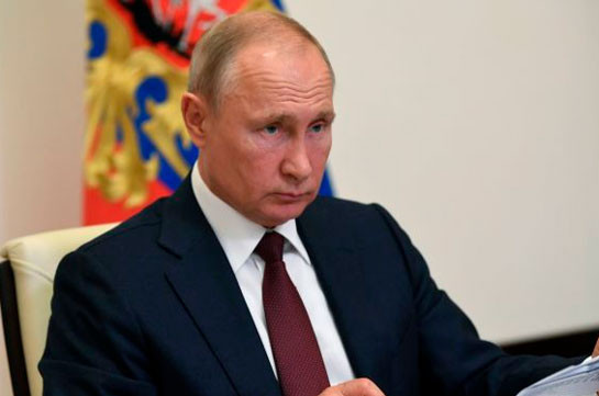 Путин отметил соблюдение договоренностей по Карабаху
