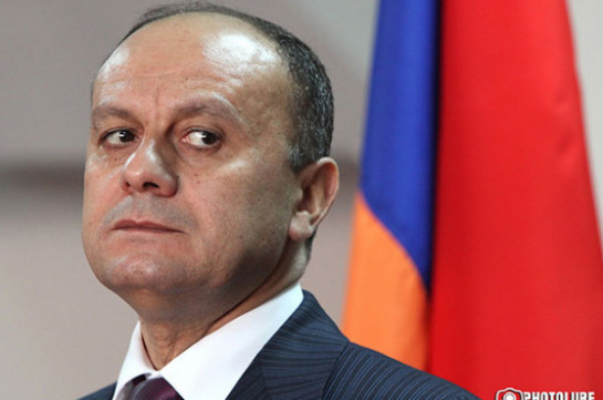 Азербайджан объявил в международный розыск бывшего главу Минобороны Армении Сейрана Оганяна