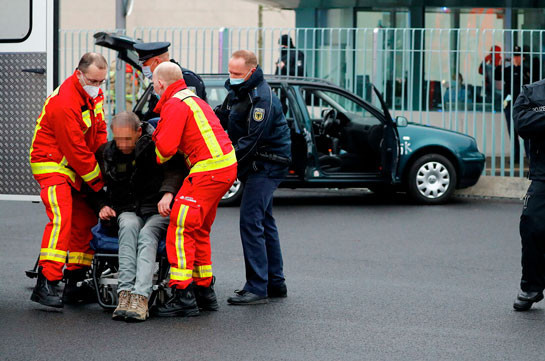 Въехавший в ворота здания офиса Меркель задержан