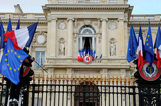 Односторонее признание Парижем независимости Нагорного Карабаха не пойдет на пользу никому - МИД Франции
