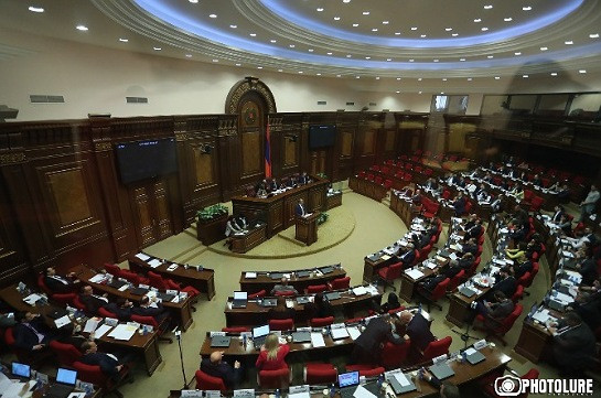 Парламент Армении проголосовал против отмены военного положения