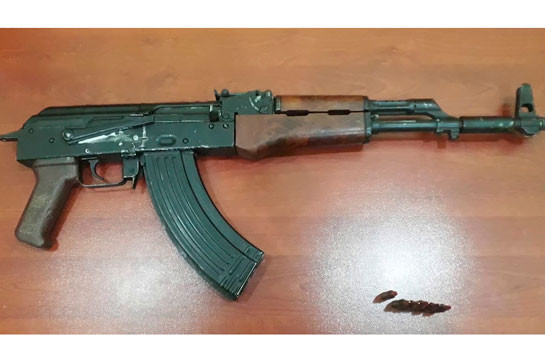 Արցախից դեպի Հայաստան ապօրինի զենք-զինամթերք տեղափոխելու հերթական դեպքի քննությամբ մեղադրանք է առաջադրվել 2 անձի