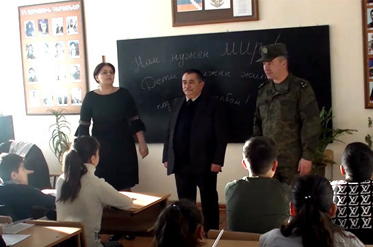 Ռուս խաղաղապահները Ստեփանակերտում վերանորոգել են դպրոց (Տեսանյութ)