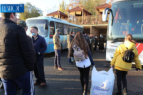 Почти две тысячи беженцев вернулось в Нагорный Карабах за сутки