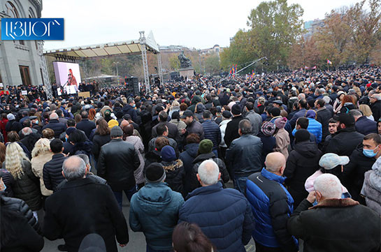 На площади Свободы в Ереване собралось более 40 000 граждан (Видео)