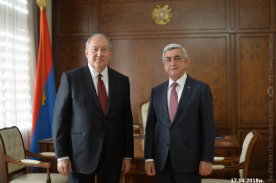 Президент Армении обсудил с экс-главой государства Сержем Саргсяном ситуацию в стране