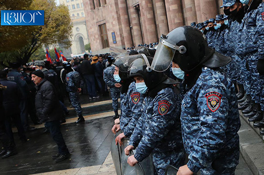 Участники акции протеста требуют встречи с Николом Пашиняном