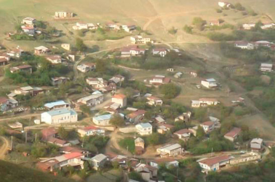 Жители села Мец Шен Шушинского района покинули свои дома, в селе остался только руководитель общины, а Хин Шен – в азербайджанском окружении