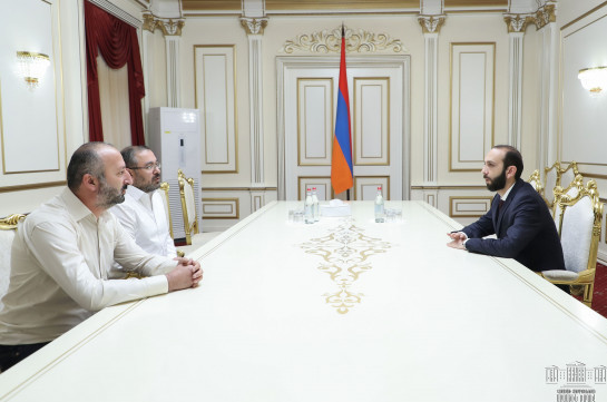 Armenia’s NA speaker meets representatives of Citizen’s Decision party
