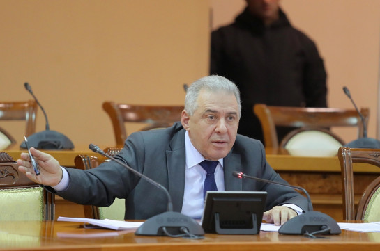 Министр обороны Армении встретился с родственниками пропавших без вести военнослужащих