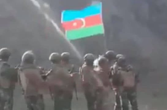 Ադրբեջանի դրոշը ծածանվում է Մ2-ի Որոտանի հատվածում, թշնամին հասել է գյուղ