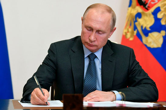 Путин подписал закон о праве экс-президента на пожизненное сенаторство
