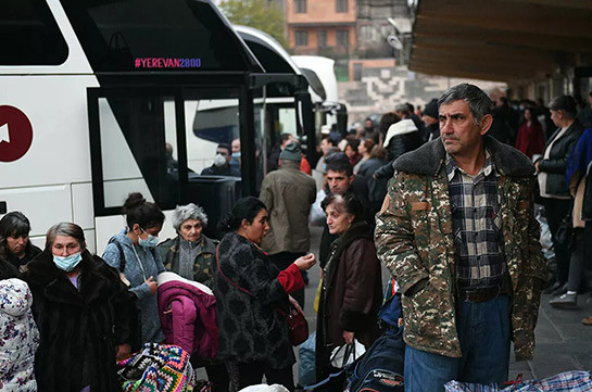 В Карабах за сутки вернулись 840 беженцев из Армении