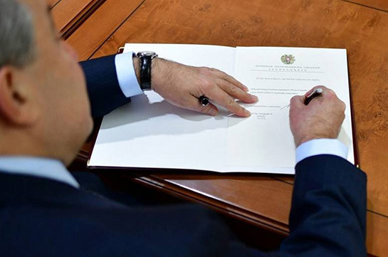 Նախագահը ստորագրել է Արսեն Թորոսյանին առողջապահության նախարարի պաշտոնից ազատելու մասին հրամանագիրը