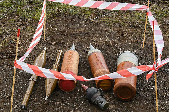 Пиротехники МЧС РФ обезвредили более 15 тыс. боеприпасов в Карабахе