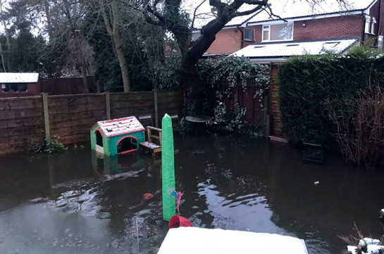 Тысячи домов в Англии эвакуированы из-за шторма