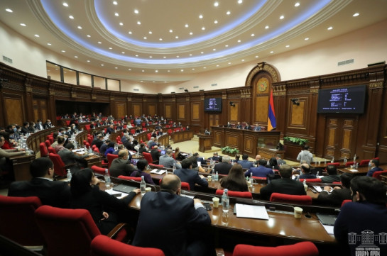 Самороспуск парламента, внеочередные выборы без необходимости отставки премьера Армении – обсуждаются изменения в Конституцию