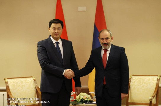 Armenia's PM Pashinyan meets with Kyrgyz counterpart in Almaty