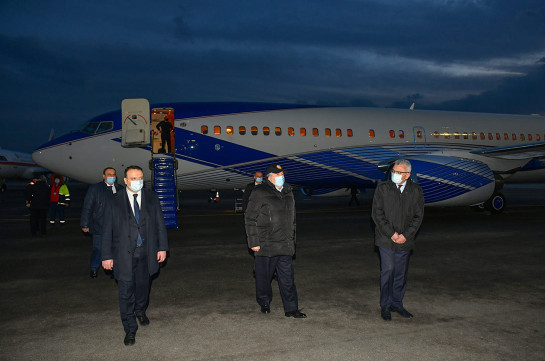 Президент Армении вернулся из Лондона в Ереван