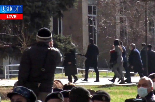 Turk, traitor! - protesters chant behind Armenia's PM Nikol Pashinyan (video)