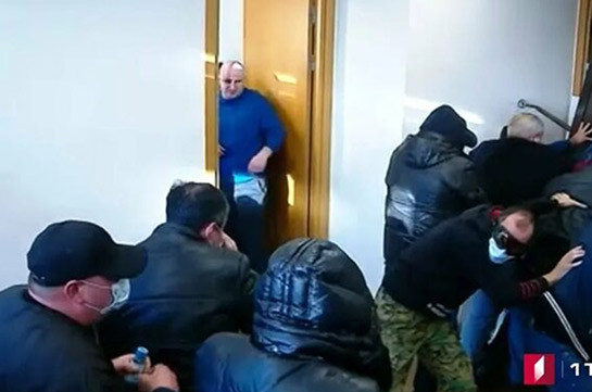 Թբիլիսիում ընդդիմադիր կուսակցության գրասենյակի մոտ ձերբակալվել է ավելի քան 20 մարդ
