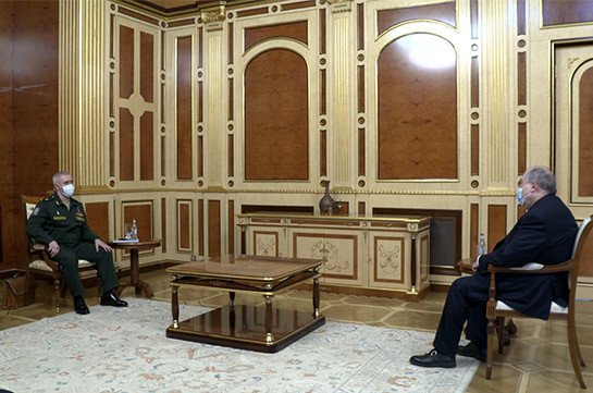 Президент Армении встретился с командующим российского миротворческого контингента в Карабахе