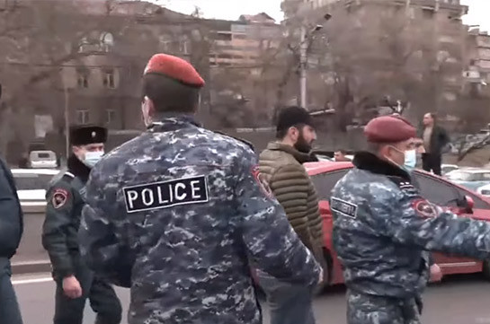 Ոստիկանությունն առևանգել է բողոքի ակցիա իրականացնող քաղաքացիներից մի քանիսի ավտոմեքենաները. Ռուբեն Մելիքյան