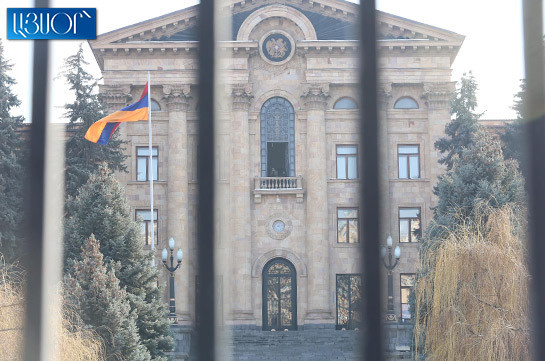 В здании парламента размещены снайперы, на проспект Баграмяна стянуты крупные силы полиции