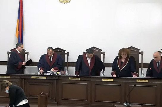 Конституционный суд удалился в совещательную комнату для принятия решения по обращению Роберта Кочаряна