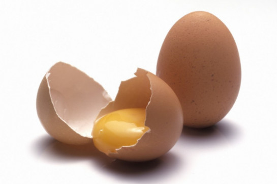В супермаркетах яйца скупают тележками, чтобы потом перепродать. На рынке нет контроля