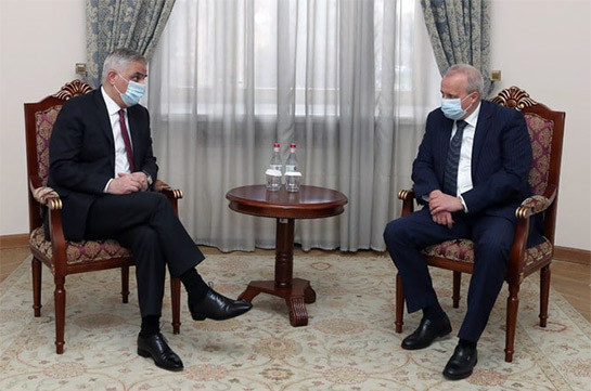 Армяно-российские отношения обсудили Мгер Григорян и Сергей Копыркин