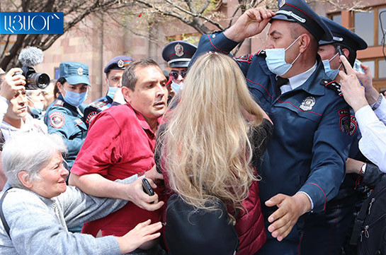 15 protesters apprehended near government building in Armenia