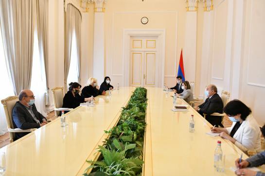 Армен Саркисян обсудил нынешнее состояние журналистики с делегацией Союза журналистов Армении