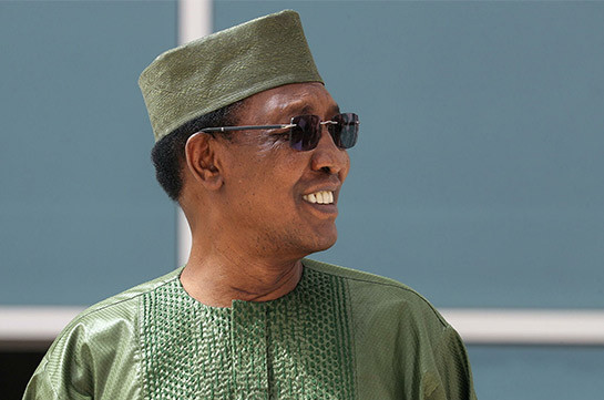 Президент Чада умер от полученных на передовой ранений