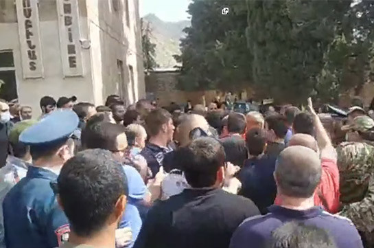 Tense situation in Syunik, residents demand Armenia’s PM leave the province (Video)