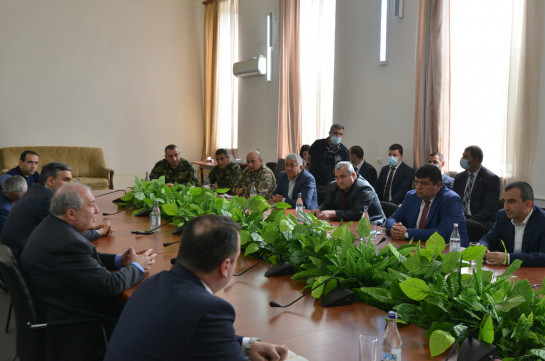 «Есть глубокое ощущение отсутствия безопасности» – президент Армении встретился с мэрами Мегри, Каджарана и Капана